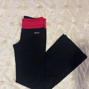 Patagonia Leggings in Black and Pink